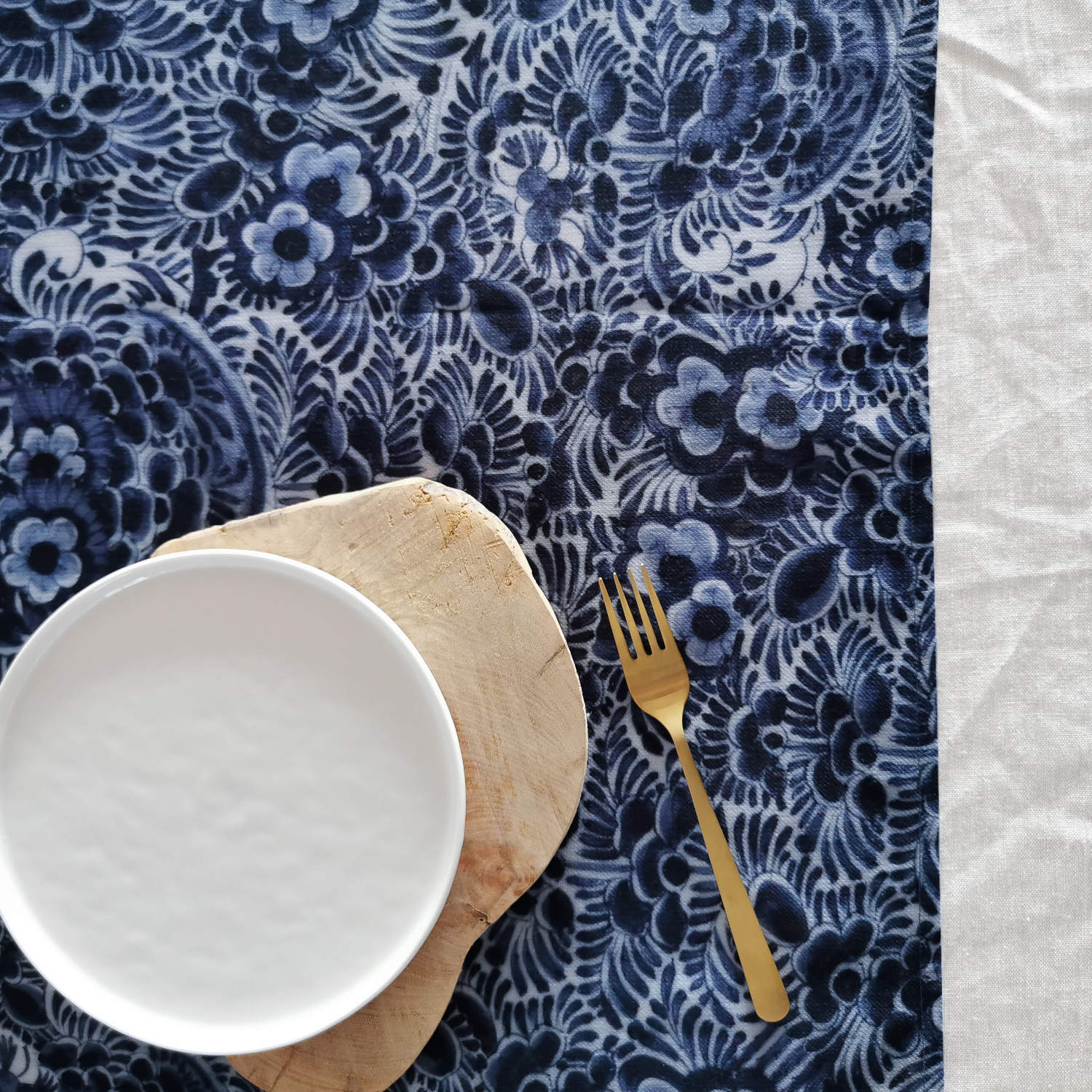 CoralBloom Studio Table runner vintage Delft