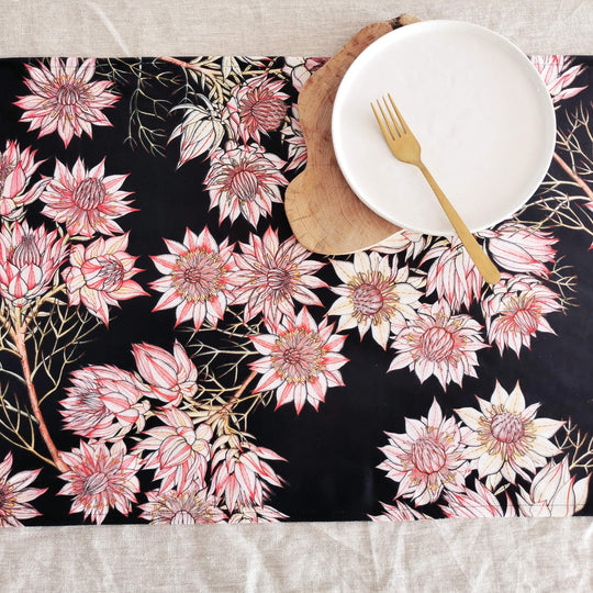 CoralBloom Studio tableware velvet table runner Serruria